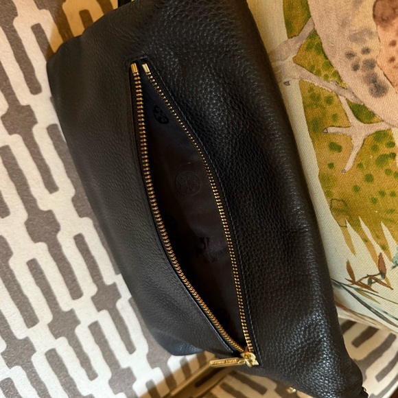 Tory Burch Black Pebbled Leather Crossbody Bag with Gold Hardware - Picture 11 of 16